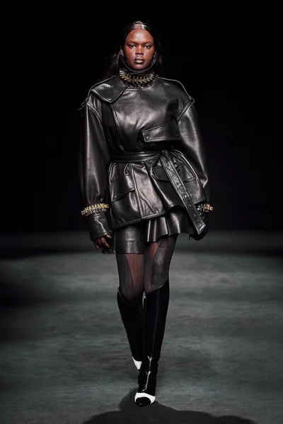 Look 17